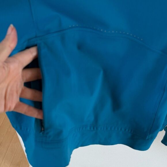 Lululemon Far and Free Jacket in Hawaiian Blue 12 - Picture 13 of 14